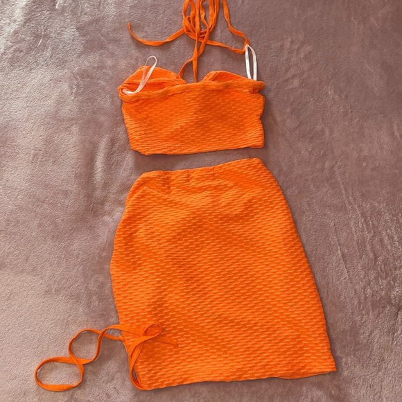 SHEIN BAE Honeycomb Textured Criss Cross Backless Crop Halter Top & Skirt 🧡 - Picture 6 of 8